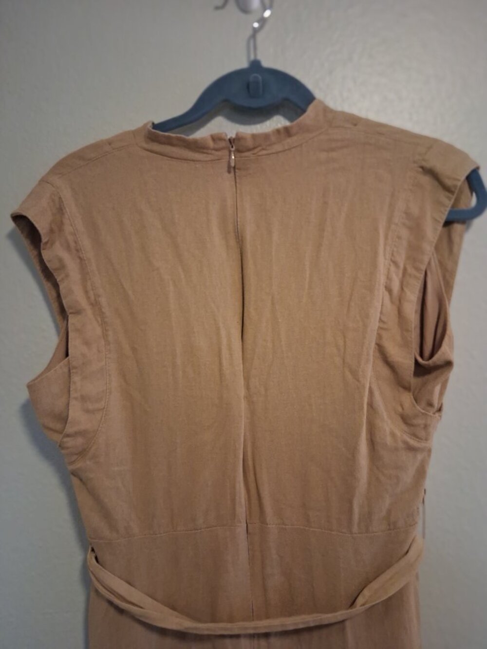 DKNY Women's Faux Wrap Midi Dress Tan Linen Blend SZ 8 FLAW - Picture 3 of 8
